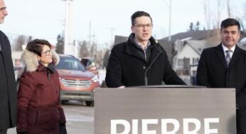 Pierre Poilièvre présente un projet de loi visant à supprimer les mandats de vaccination et à interdire les futurs mandats