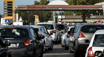 Files d’attente, braquages, grèves ; la pénurie de carburant s’aggrave en France