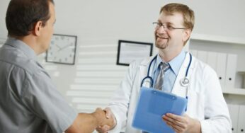 Pourquoi le Canada limite intentionnellement le nombre de médecins