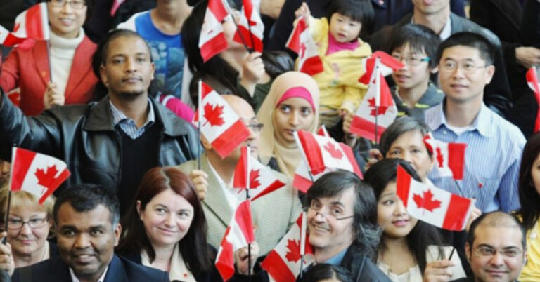 Combien d'immigrants le Canada devrait-il admettre ? Pour des économistes, il n’y a pas de lien entre prospérité et immigration massive